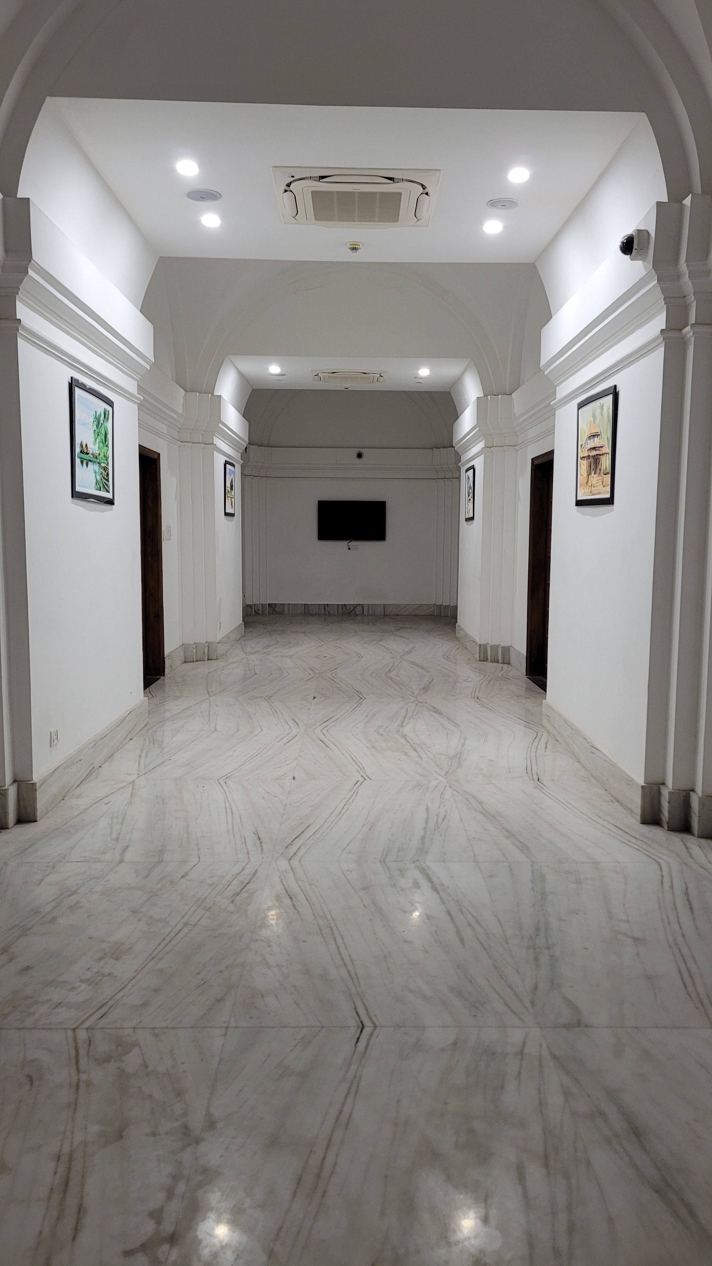 Restaurant Area Corridor